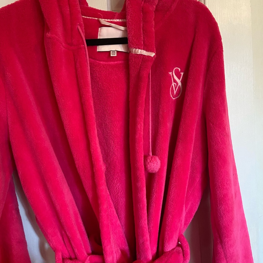 Victoria Secret Pink Fuzzy Robe - Picture 2 of 7